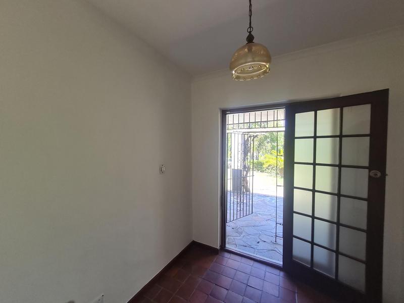 To Let 4 Bedroom Property for Rent in Heldervue Western Cape